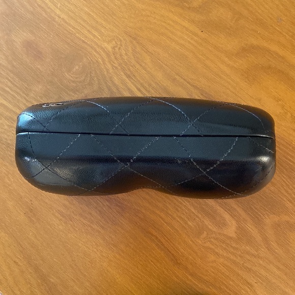 Chanel black quilted glasses / sunglasses case - Picture 5 of 8